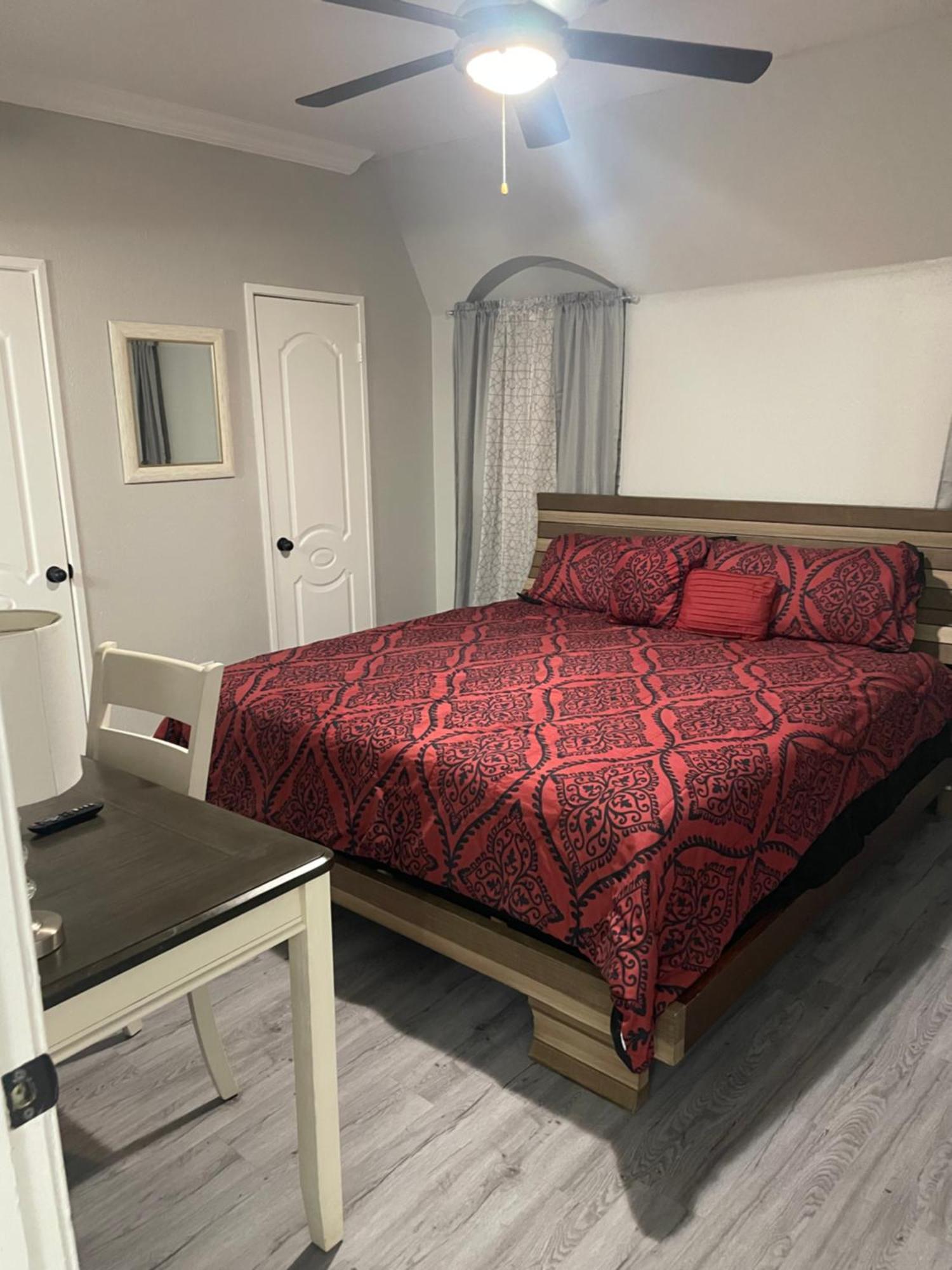 Duchele Aparthotel Хюстън Екстериор снимка